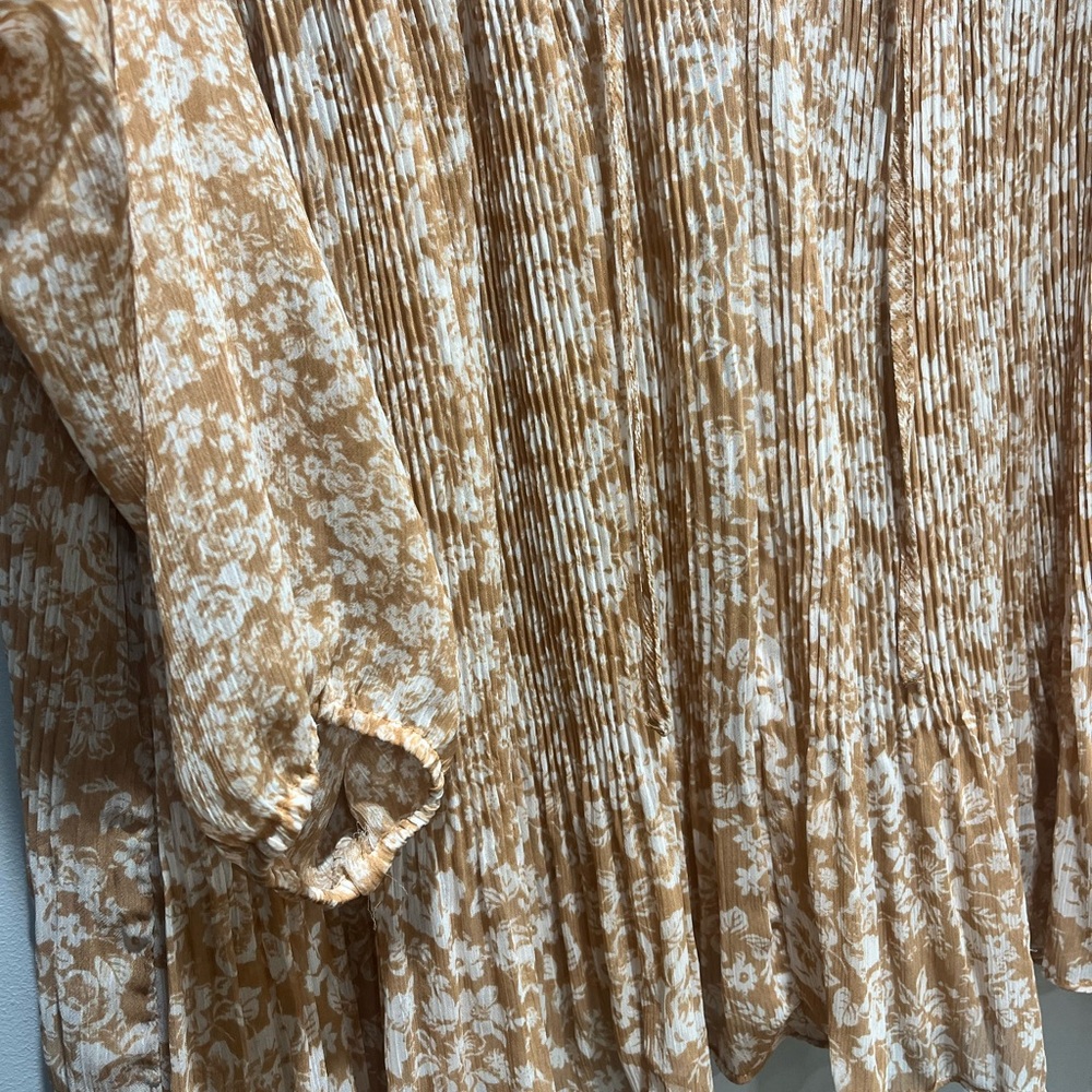 Women's Medium Floral light Beige LC Lauren Conrad Pleated Blouse - Picture 3 of 8